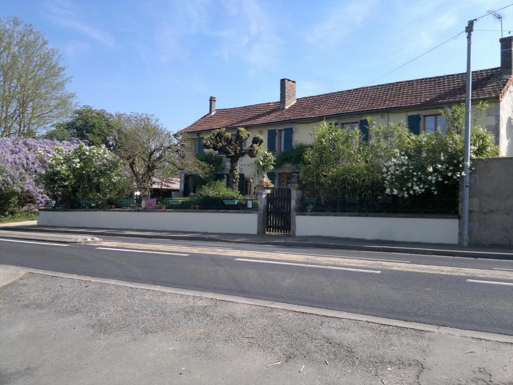 La Maison Jaune Bed & Breakfast Bouresse ภายนอก รูปภาพ