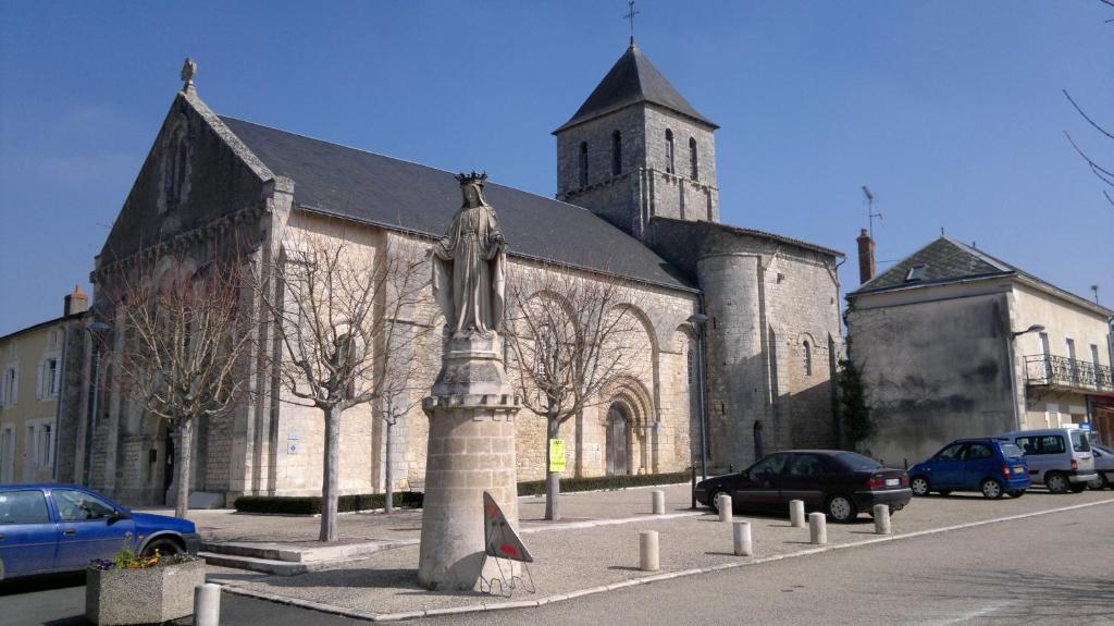 La Maison Jaune Bed & Breakfast Bouresse ภายนอก รูปภาพ